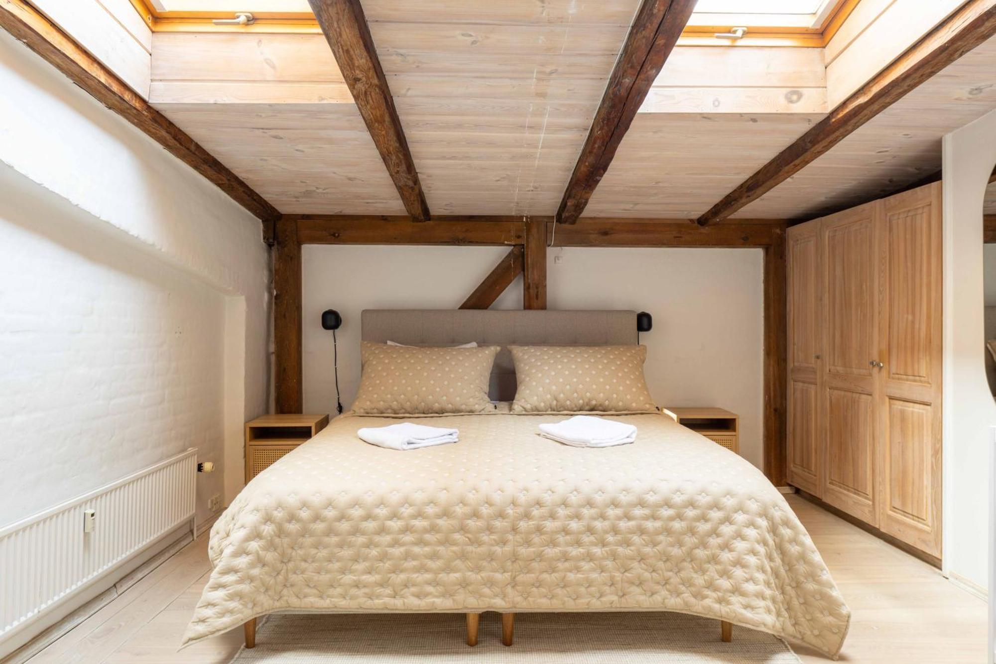 Stylish Duplex In N *